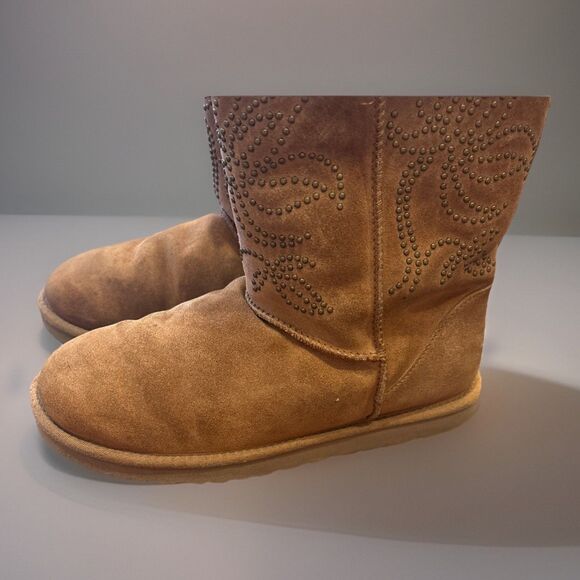UGG Classic Short Perf Women Suede Chestnut Size US 9 Studded - Picture 8 of 13